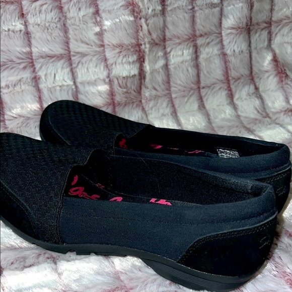 Skechers Black Slip-On Loafers for Everyday Comfort - Picture 5 of 16